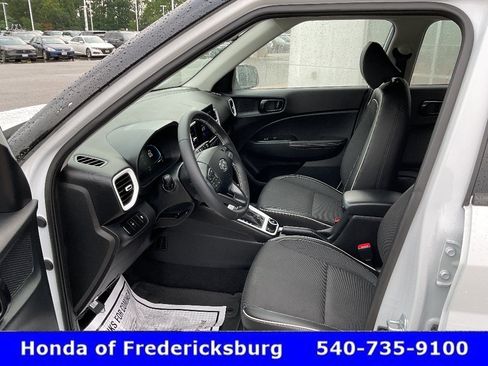 Used 2025 Hyundai Venue Limited FWD image 24