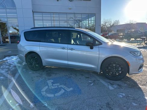 New 2026 Chrysler Pacifica Select image 35