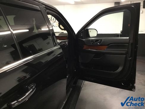Used 2019 Lincoln Navigator Select w/ Technology Package AWD/4WD image 45