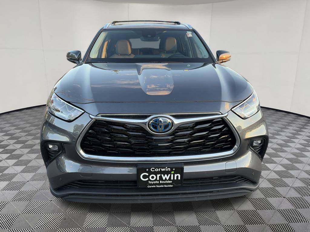Used 2023 Toyota Highlander Limited w/ Protection Package #3 (TMS) AWD/4WD image 2