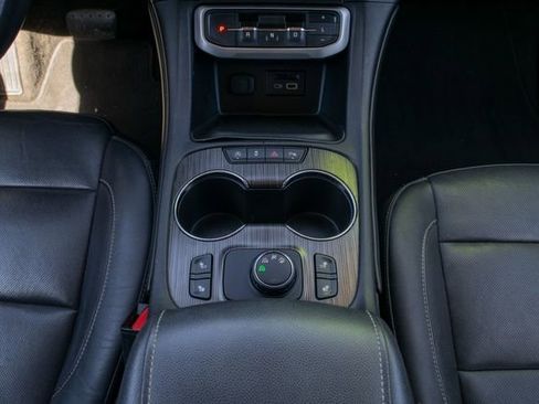 Used 2020 GMC Acadia SLT image 18