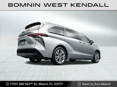 Used 2023 Toyota Sienna Platinum image 25