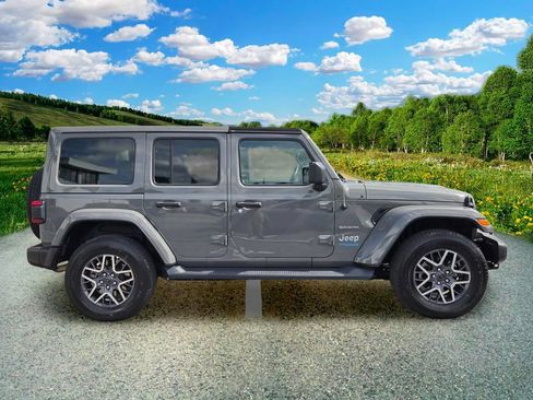 Used 2021 Jeep Wrangler Unlimited Sahara w/ Cold Weather Group AWD/4WD image 7