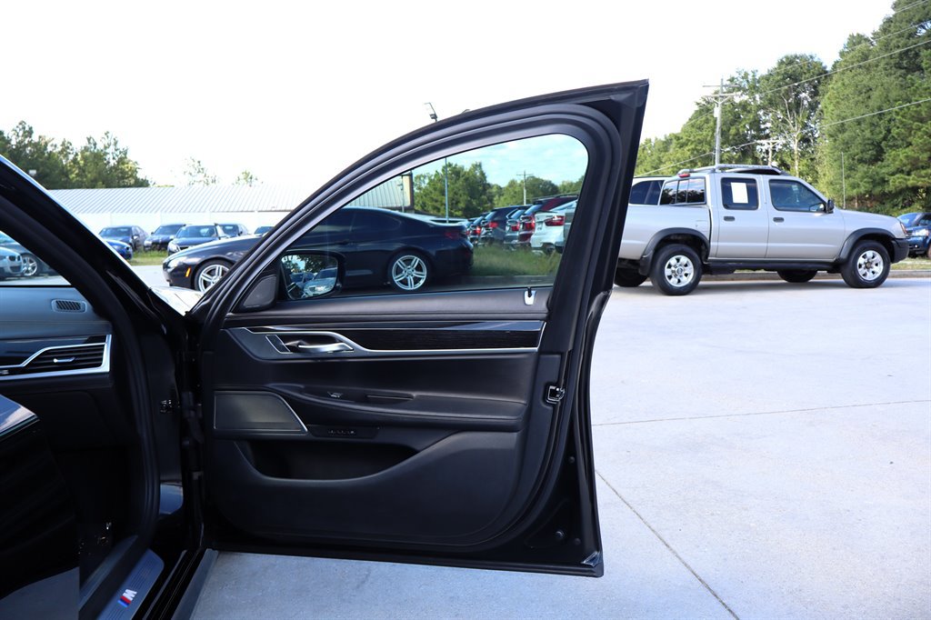Used 2019 BMW 740i w/ Executive Package RWD image 36