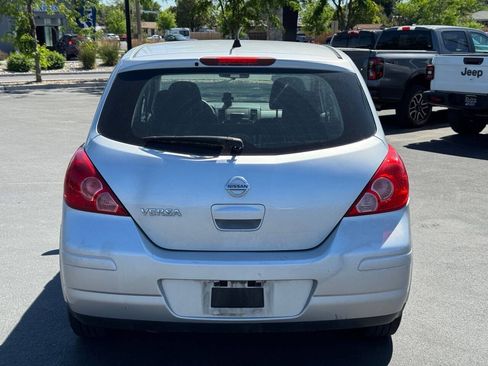 Used 2011 Nissan Versa 1.8 S FWD image 6