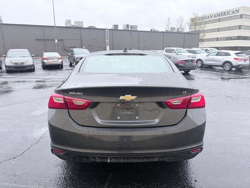 Used 2018 Chevrolet Malibu LT FWD image 3
