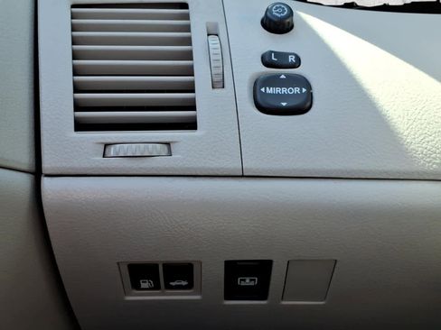 Used 2007 Toyota Avalon Limited FWD image 24