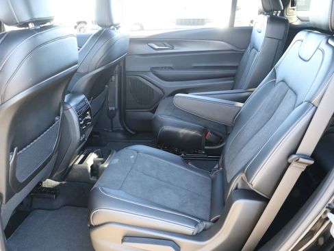 New 2025 Jeep Grand Cherokee L Laredo image 25