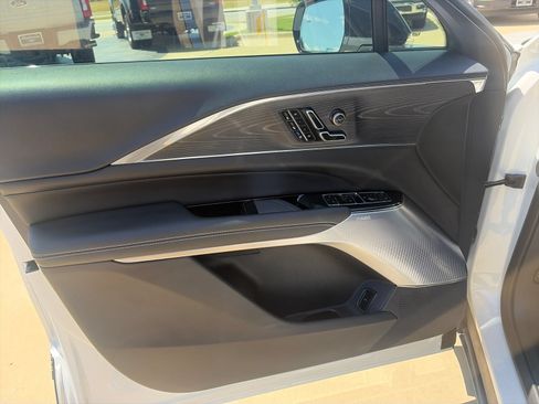 Used 2024 Cadillac Lyriq Luxury RWD image 11
