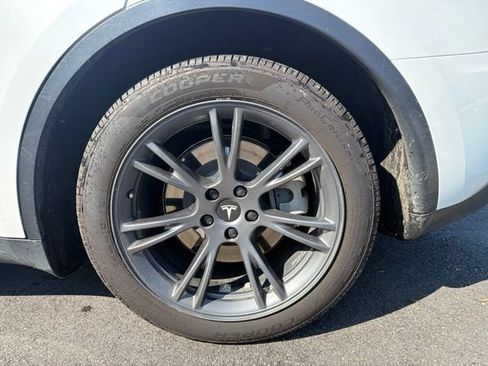 Used 2024 Tesla Model Y Long Range RWD image 8