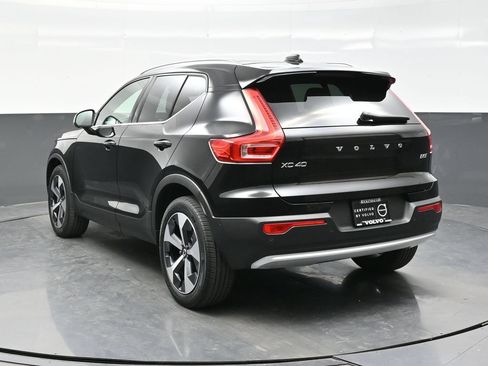 Used 2023 Volvo XC40 B5 Plus w/ Driver Assist Package AWD/4WD image 5