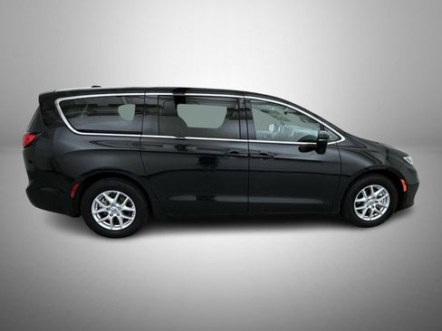 Certified 2023 Chrysler Pacifica Touring-L FWD image 4