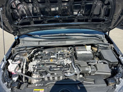 Used 2025 Toyota Corolla LE image 31