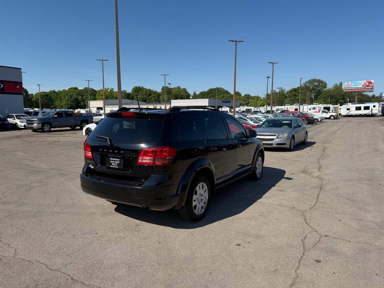 Used 2019 Dodge Journey SE FWD image 2