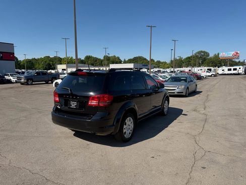 Used 2019 Dodge Journey SE FWD image 2
