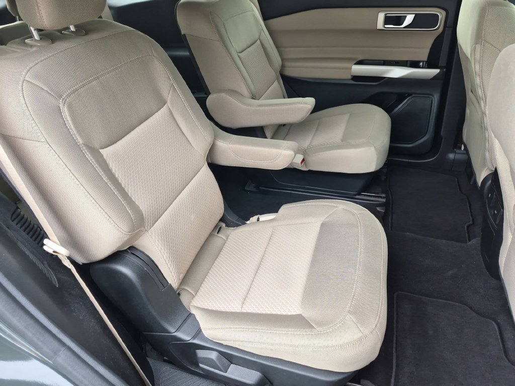 Used 2023 Ford Explorer XLT AWD/4WD image 21