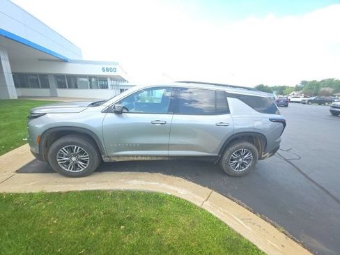 Used 2026 Chevrolet Traverse LT w/ Driver Confidence Package AWD/4WD image 4