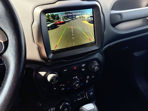 Used 2022 Jeep Renegade Latitude w/ Convenience Group AWD/4WD image 27