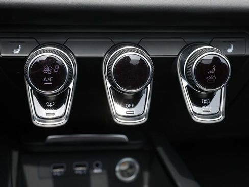 Used 2018 Audi R8 V10 plus w/ Full Leather Package image 36