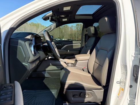 Used 2023 Chevrolet Colorado ZR2 w/ ZR2 Convenience Package III image 12