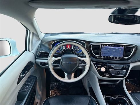Used 2021 Chrysler Pacifica Limited image 22