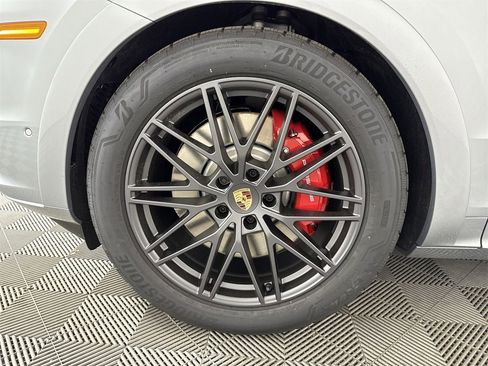 New 2025 Porsche Cayenne GTS image 13