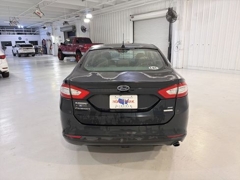 Used 2014 Ford Fusion SE w/ Equipment Group 202A FWD image 4