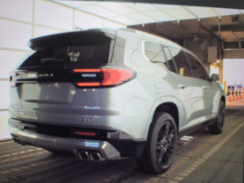 Used 2024 GMC Acadia Denali image 3