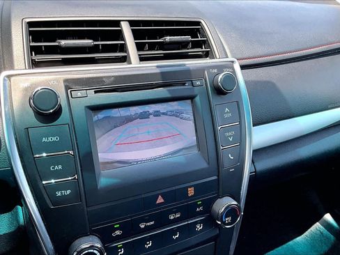 Used 2016 Toyota Camry SE FWD image 29
