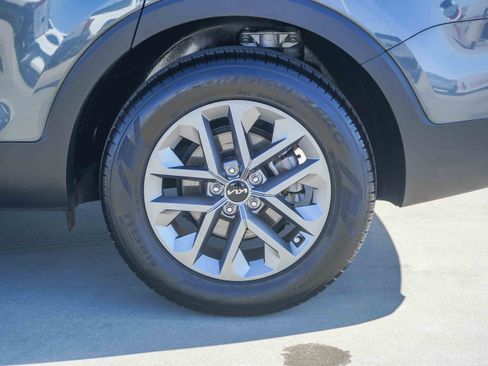 Used 2024 Kia Telluride LX image 6