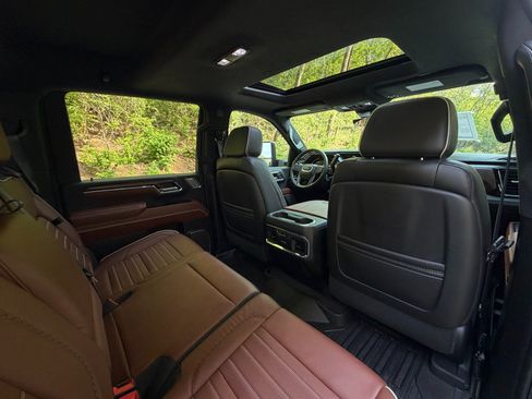 Used 2024 GMC Sierra 3500 Denali Ultimate AWD/4WD image 49