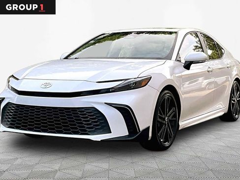 Certified 2025 Toyota Camry SE FWD image 1
