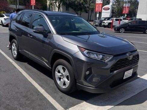 Used 2021 Toyota RAV4 XLE w/ XLE Grade Weather Package AWD/4WD image 5