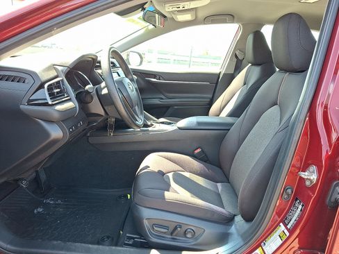 Used 2019 Toyota Camry LE FWD image 14