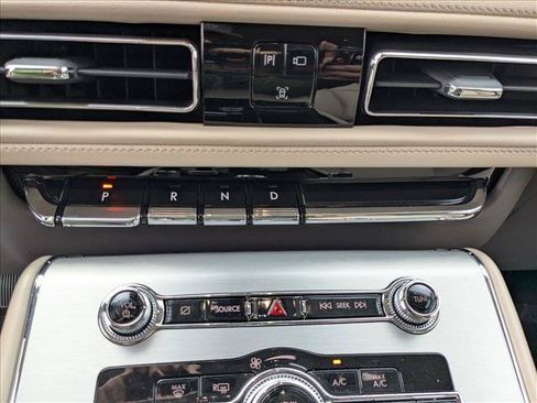 Used 2023 Lincoln Aviator AWD w/ Class IV Trailer Tow Package image 12