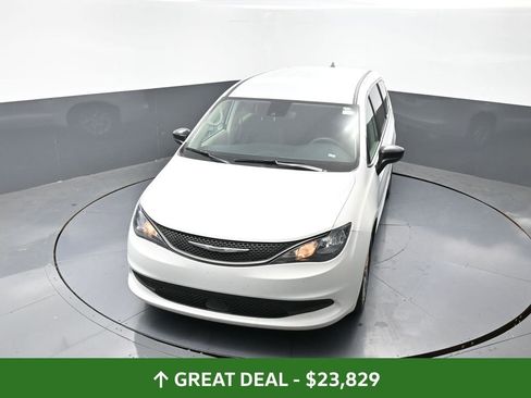 Used 2024 Chrysler Voyager LX image 18