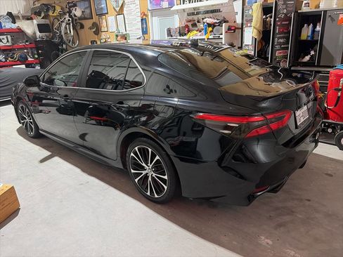 Used 2020 Toyota Camry SE image 4