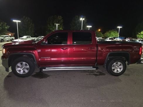 Used 2017 GMC Sierra 1500 SLE w/ SLE Value Package AWD/4WD image 2