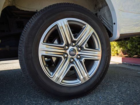 Used 2018 Ford F150 XLT w/ Equipment Group 302A Luxury image 12