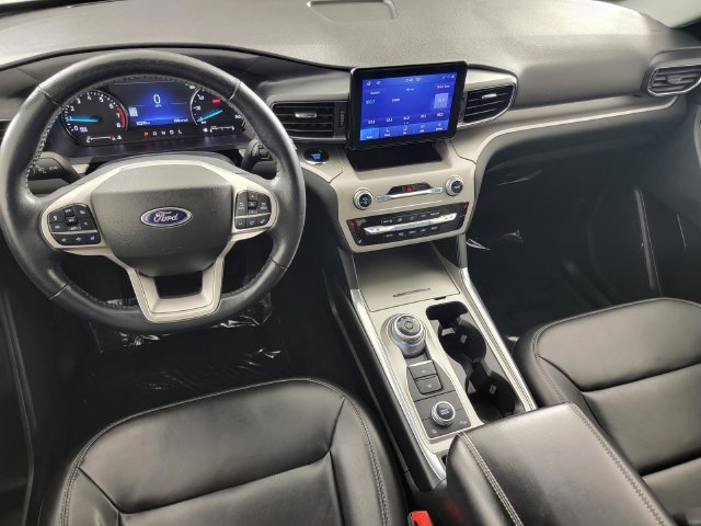 Used 2022 Ford Explorer XLT w/ Equipment Group 202A AWD/4WD image 32