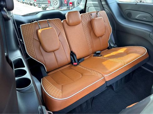 Used 2024 Chrysler Pacifica Pinnacle image 10