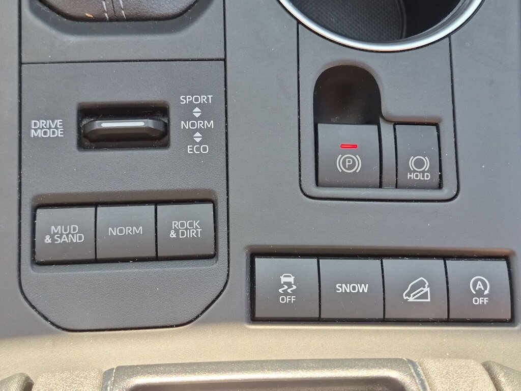 Certified 2022 Toyota Highlander XLE AWD/4WD image 25