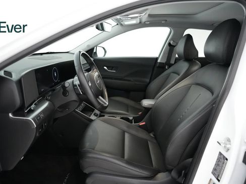 Used 2024 Hyundai Kona Limited FWD image 4