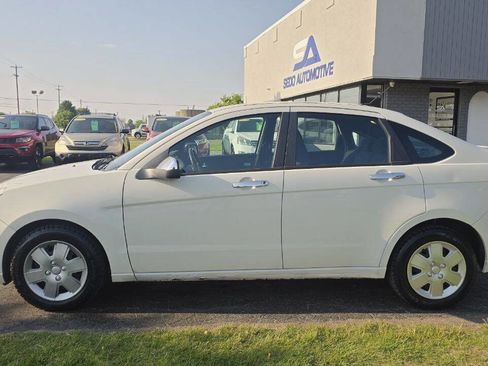 Used 2011 Ford Focus SE image 3