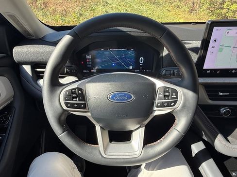 Used 2025 Ford Explorer Active image 23