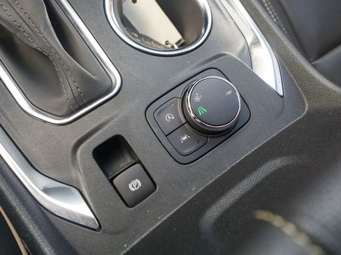 Used 2023 Chevrolet Traverse Premier w/ Redline Edition image 30