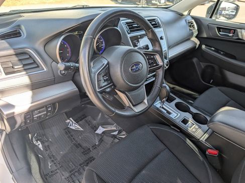 Used 2019 Subaru Outback 2.5i Premium image 8