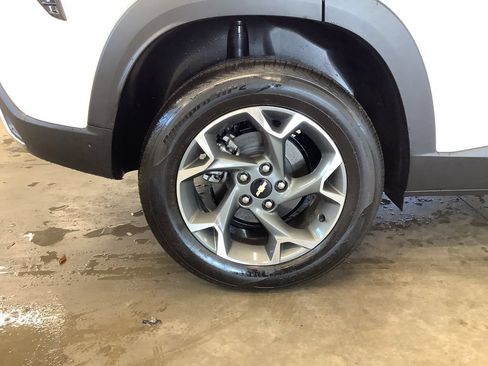 Used 2024 Chevrolet Trax LT w/ Driver Confidence Package FWD image 12