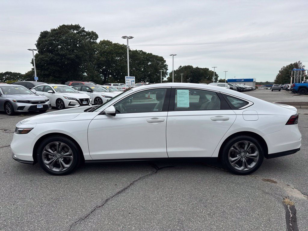 Used 2024 Honda Accord EX image 2