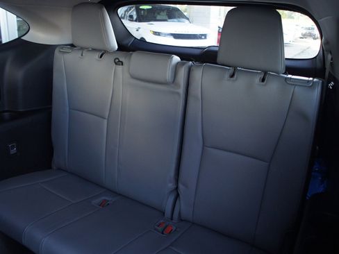 Used 2025 Toyota Highlander Platinum image 10